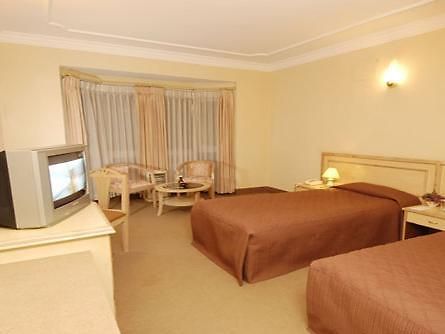 View Bhrikuti Hotel Kathmandu Bagian luar foto
